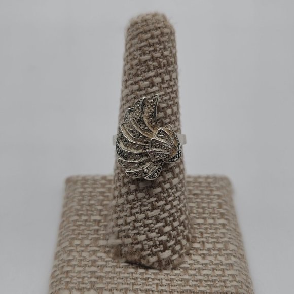 Size 7.5 Sterling Silver Unique Heavily Tarnished And Worn Ring A3128 - Picture 1 of 8